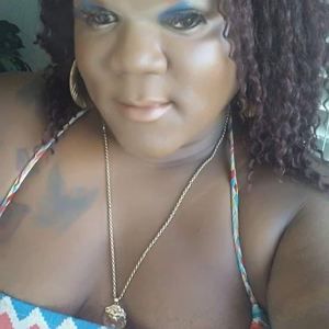 Meet your Posher, Deedee